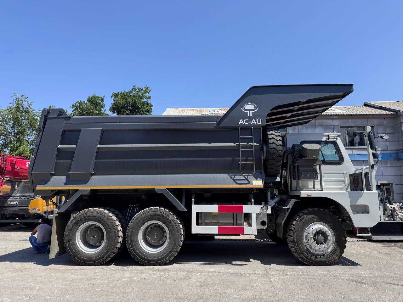 Карьерный Самосвал Sitrak ZZ5707V384L 2025 г.