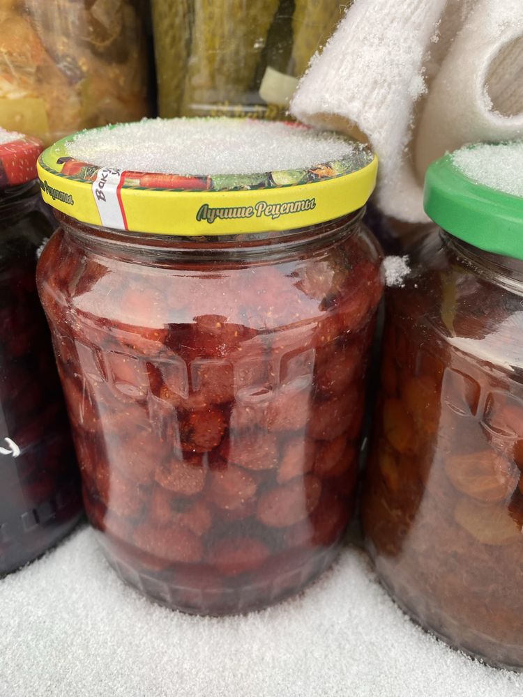 Варенье вишнёвое с косточками ,клубничное,и другое
