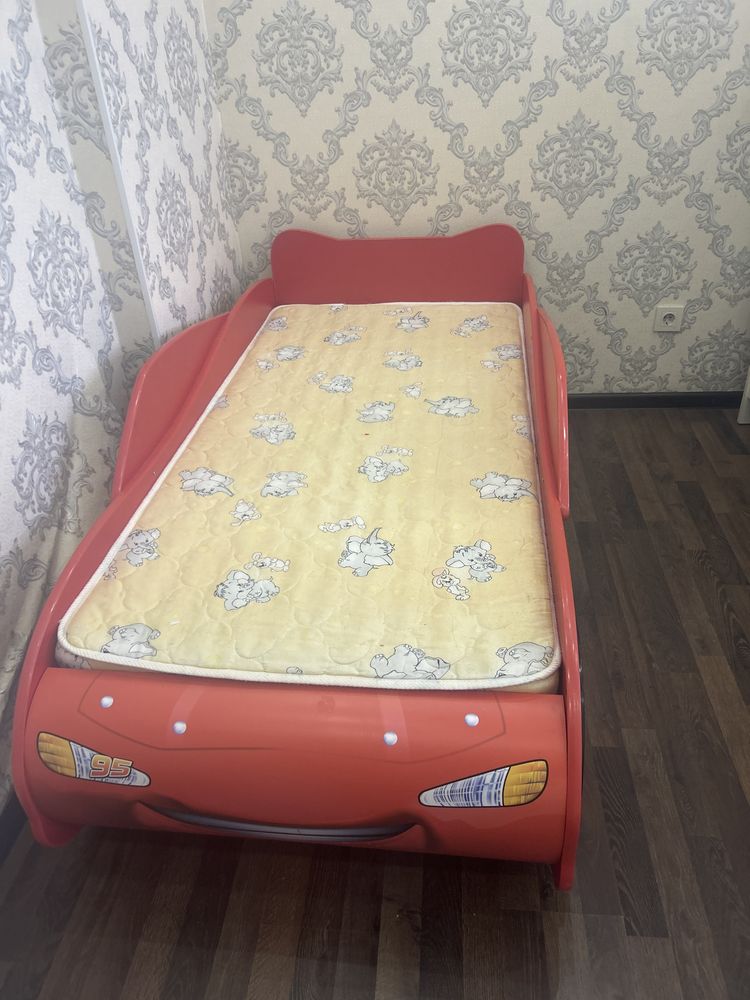 Продам детскую кровать 160*80