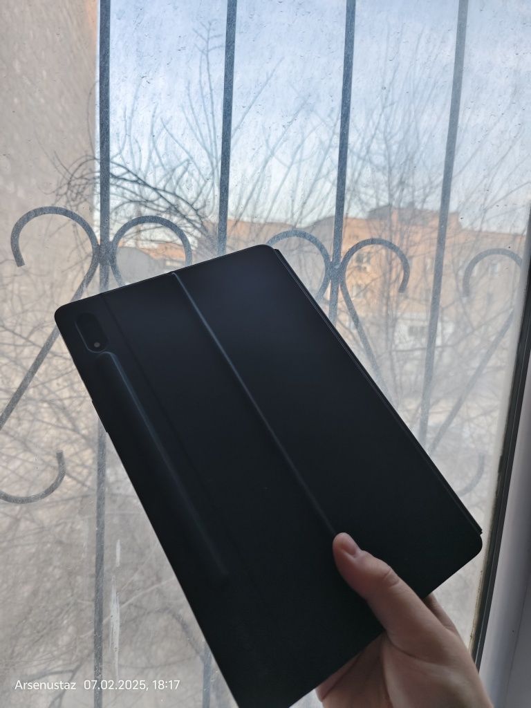 Samsung Tab s8 с чехлом