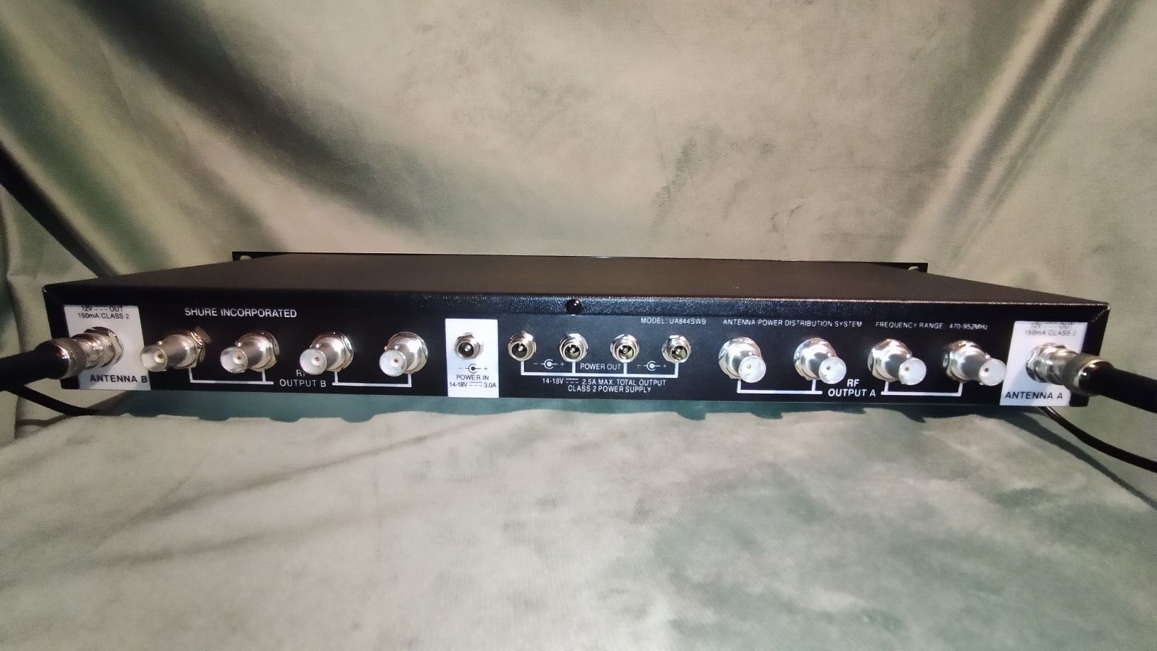 SHURE UA844SWB. Микрофонный Сплитер.
