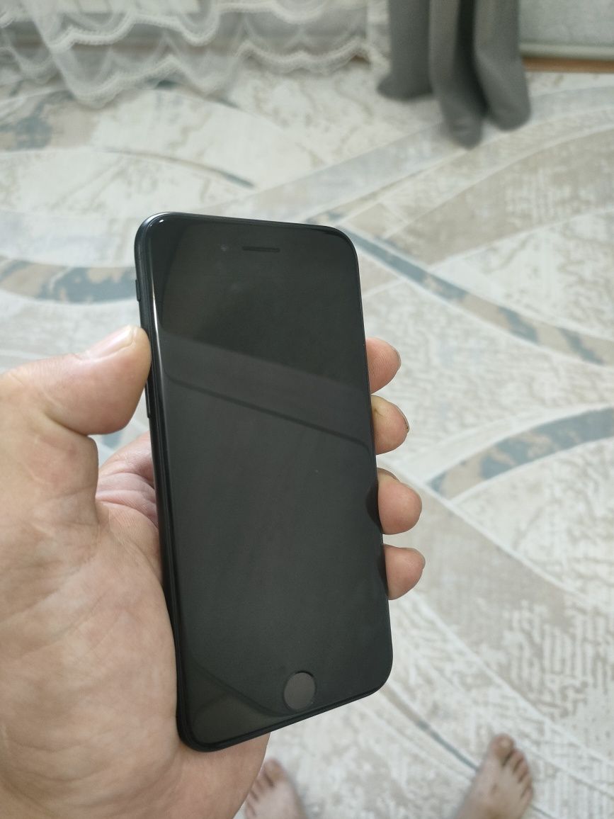 Продам iPhone Se