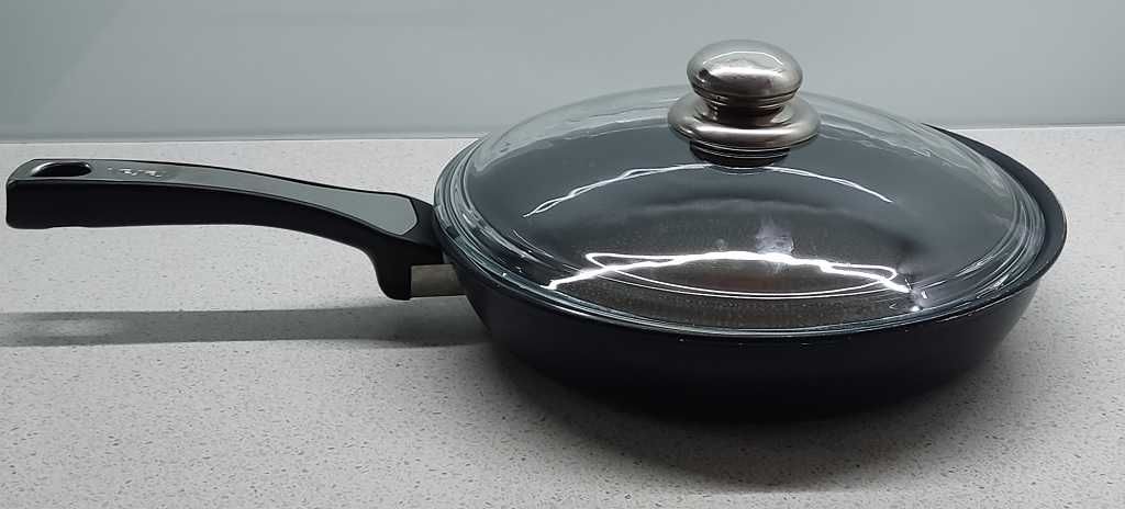 Сковорода Tefal 28 см. со стеклянной крышкой