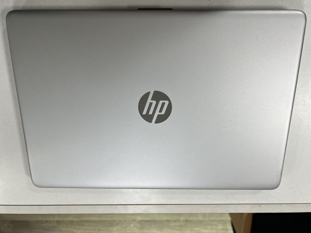 Почти новый ультрабук Hp 15 Core i3 Gen 10/16Gb/256Gb SSD+мышь и сумка
