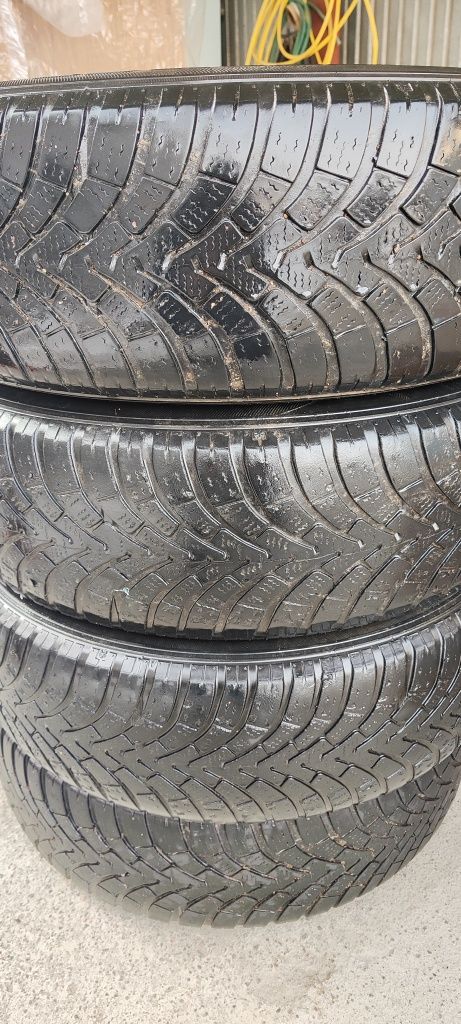 продам или обменяю комплект зимних  резин
