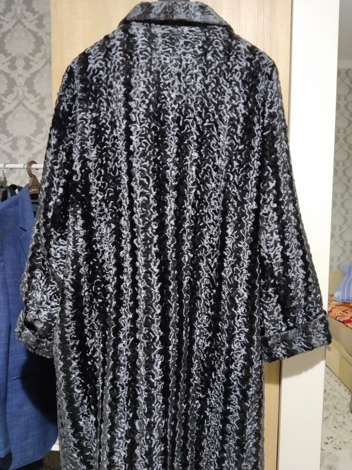Продам пальто новое,   серого цвета, осеннее,,