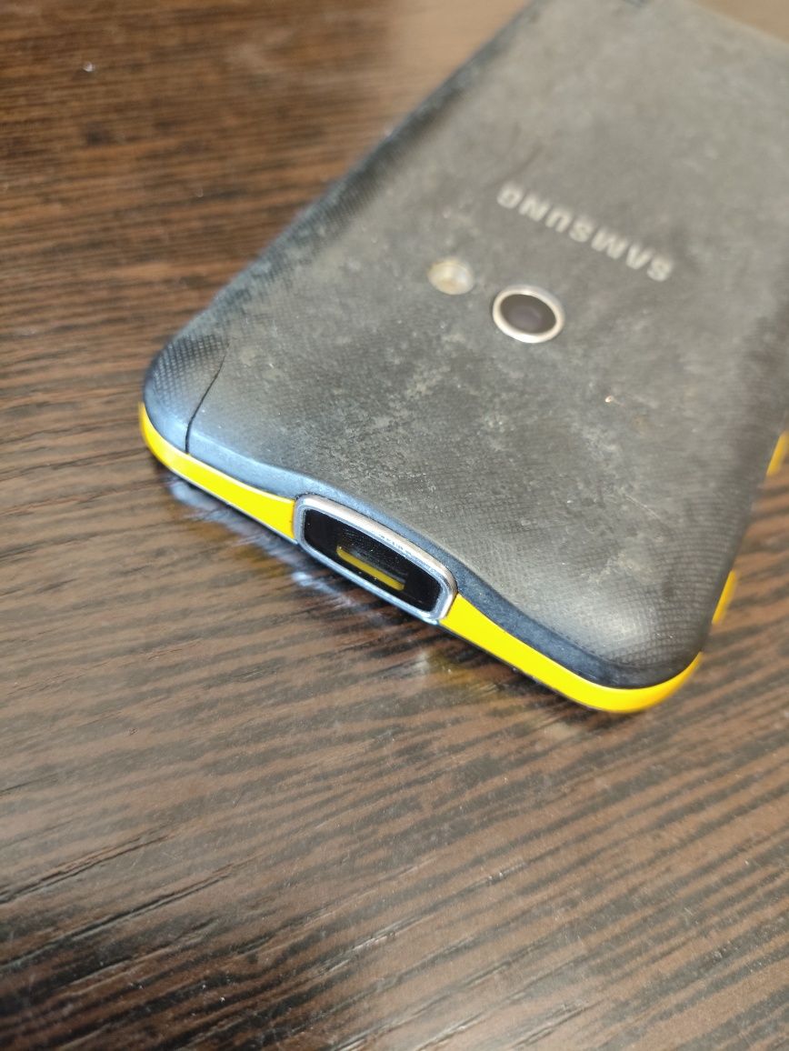 Телефон с проектором Samsung Galaxy Beam
