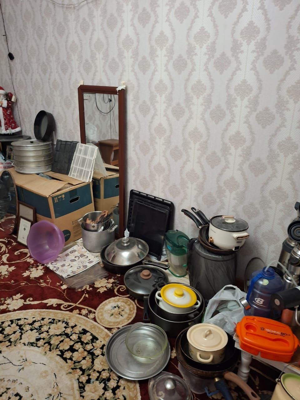 Разное посуды в хорошем состояний
