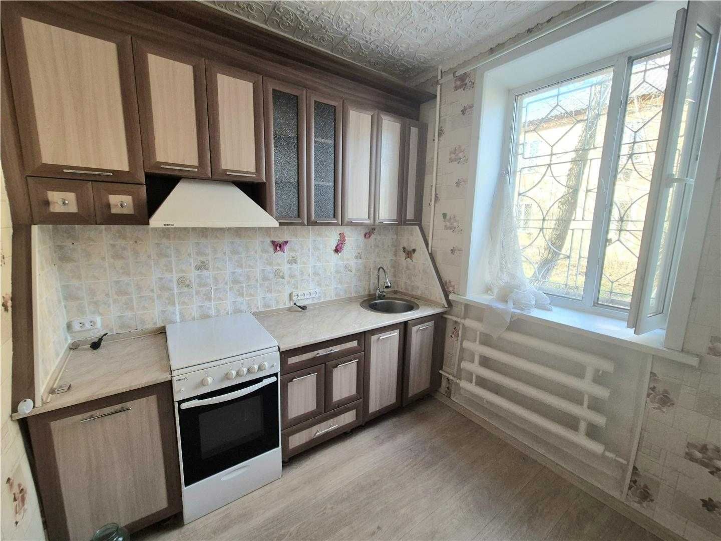 Продам 2 комн квартиру по пр Строителей 
На 1/2эт