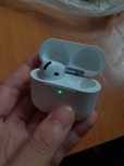 AirPods 4 наушник