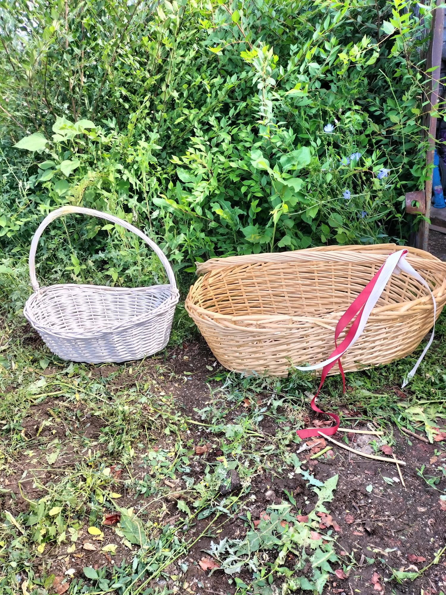 Продам плетеную корзину