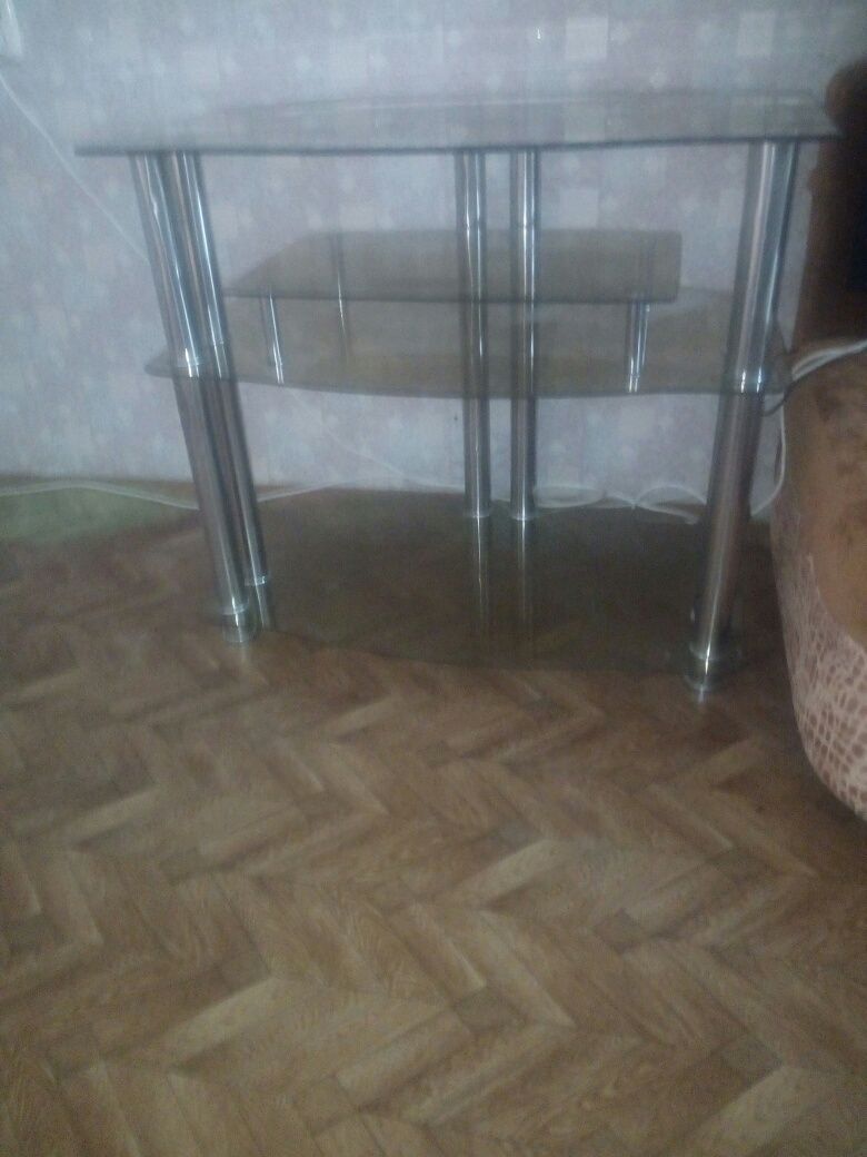 Продам б/у стеклянную тумбу под тв