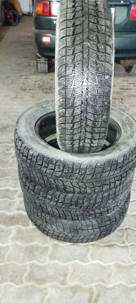 Продам комплект зимней резины