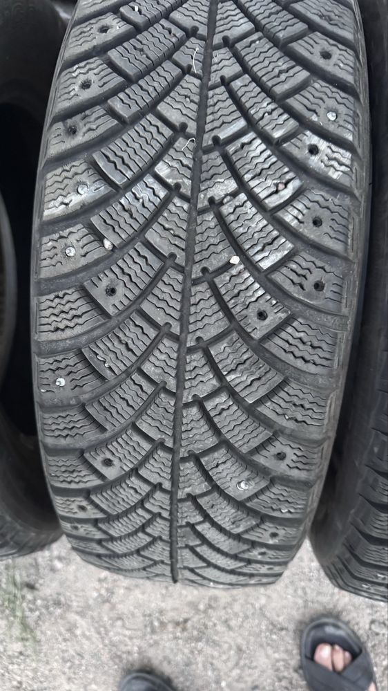 Шины продам 215/65/16