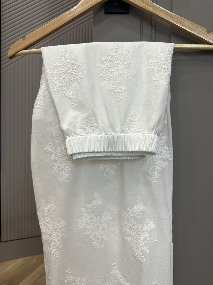 Брюки белые Gaissina (Гайсина) из хлопка