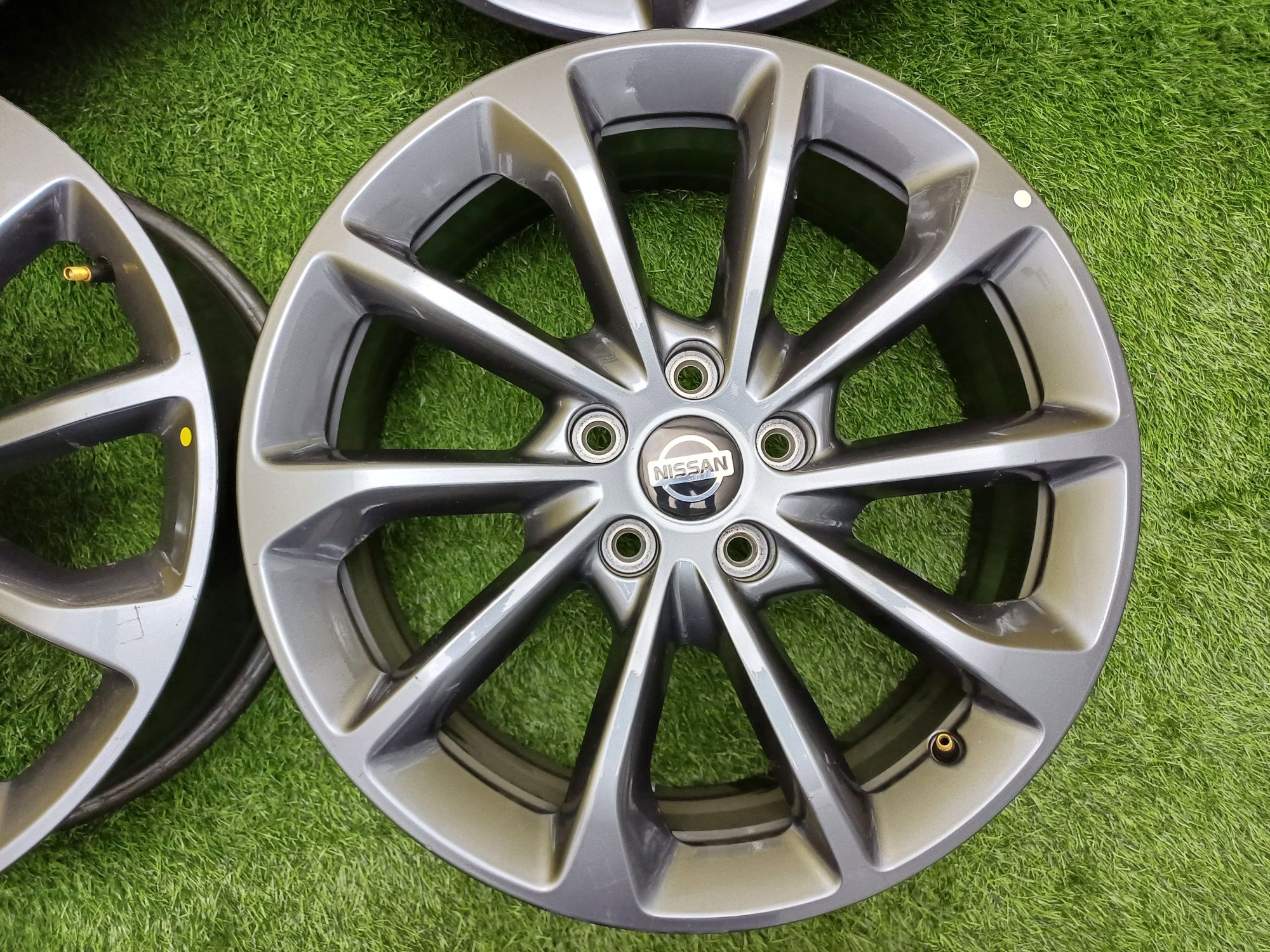 Диски R18 5×114.3 на Nissan и другие.
