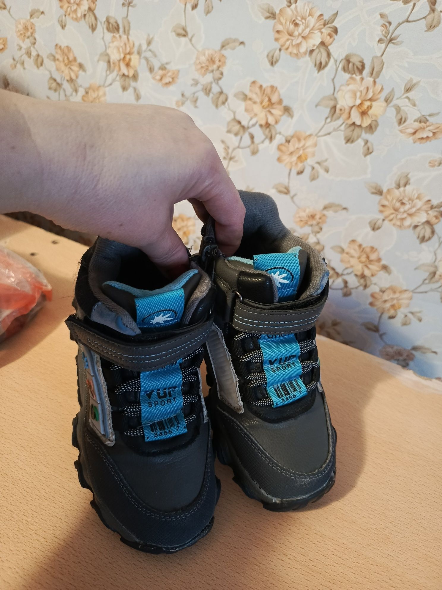 Продам ботинки на мальчика