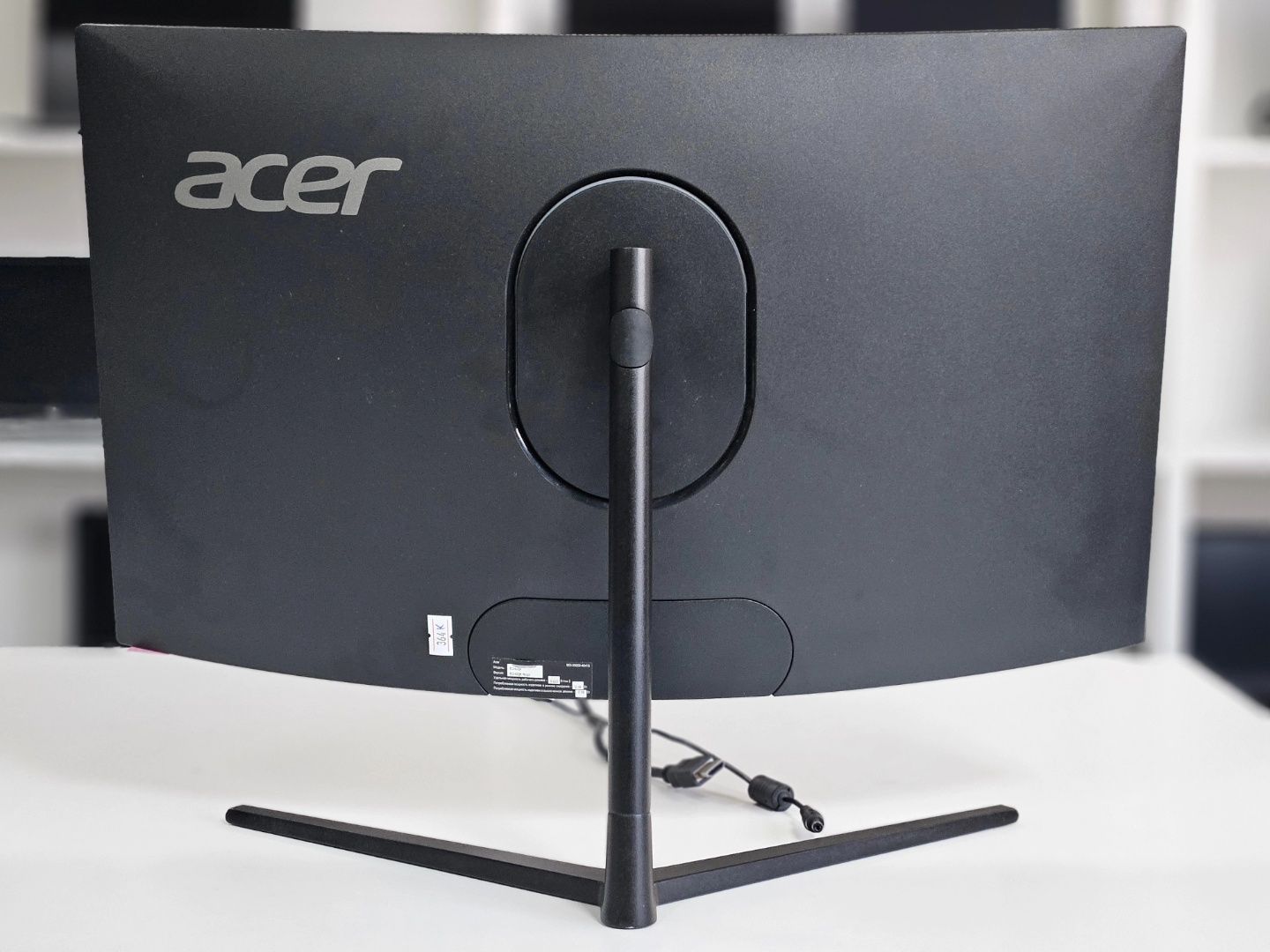 Изогнутый игровой монитор Acer EI242QR. - 24дюйма FullHD 144Hz VA 6мс