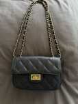 Кожаная сумочка под Chanel