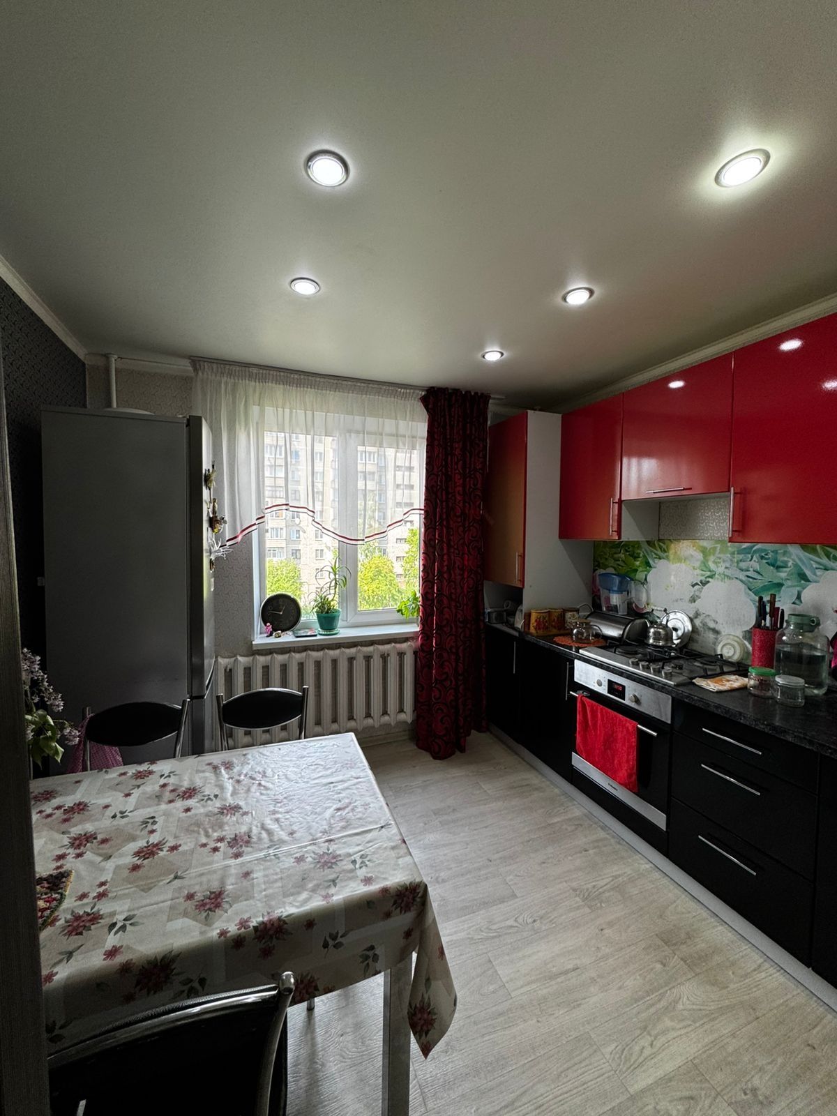 Продам 3х комнатную квартиру в центре