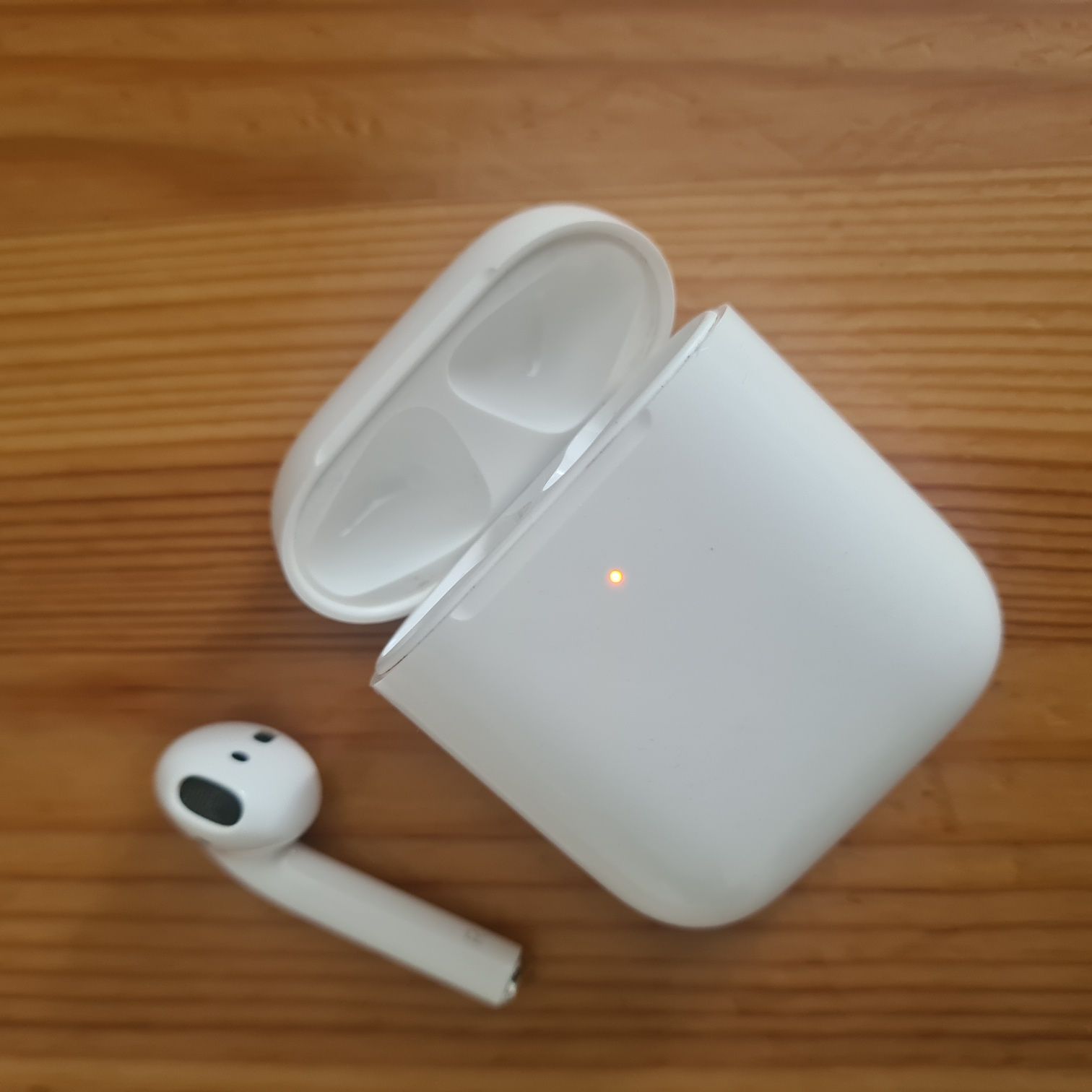 Кейс AirPods 2 с правым наушником