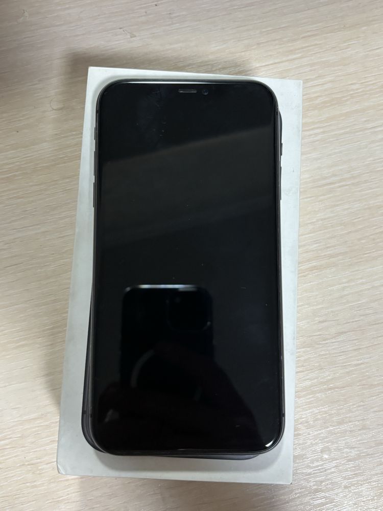 Iphone 11/64 с коробкой