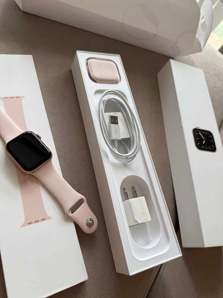 Продам Apple Watch 5 серии в идеальном состоянии