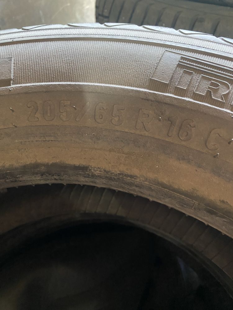 Продам пару 205/65R16C pirelli