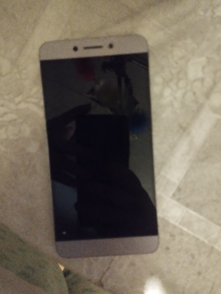 Продам телефон Le X527