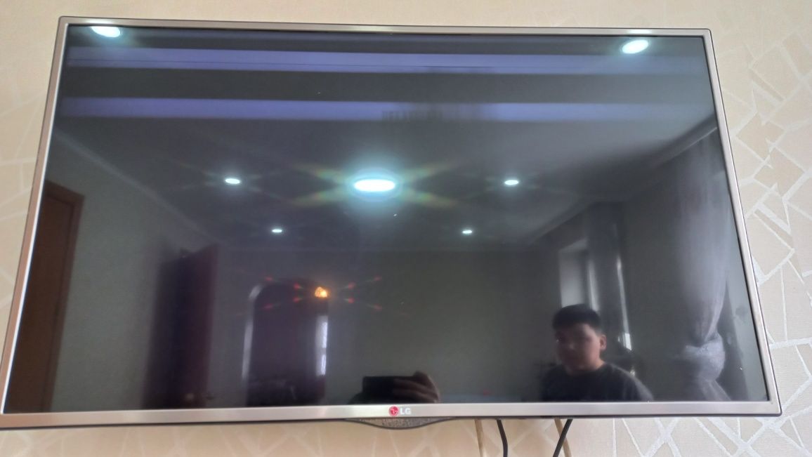 Телевизор LG большой