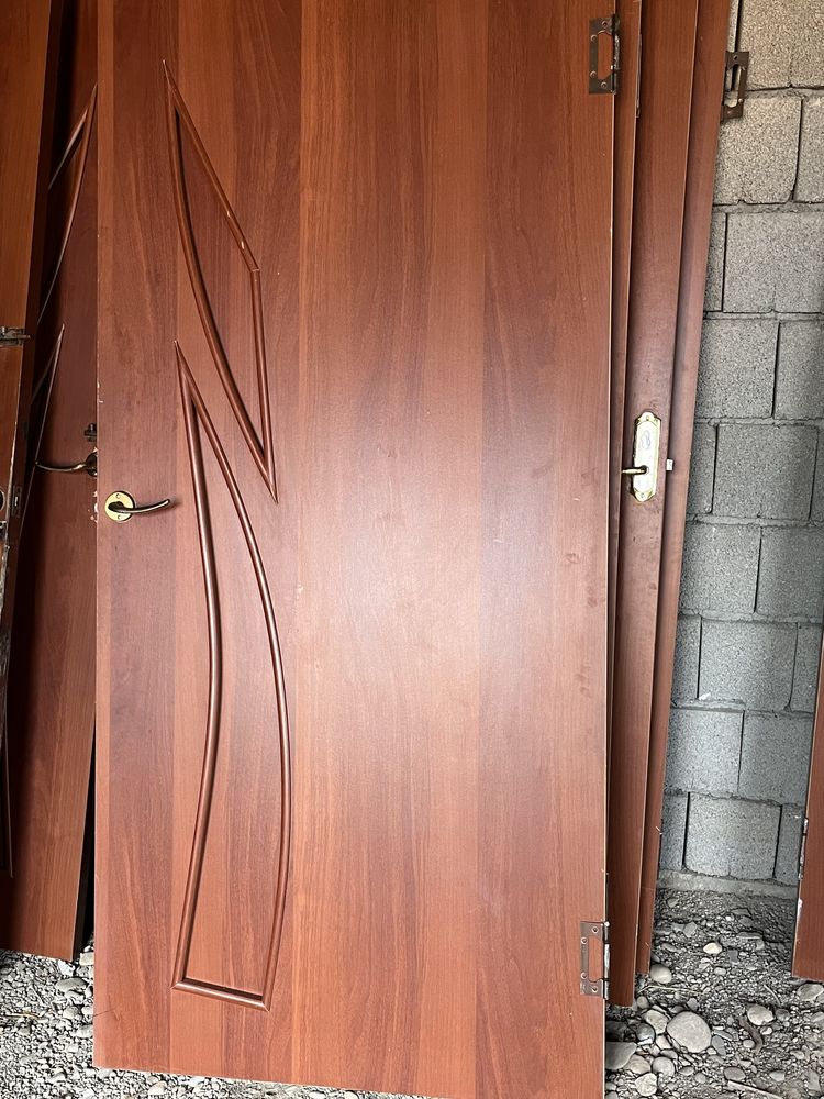 есік сатылады . Продается дверь