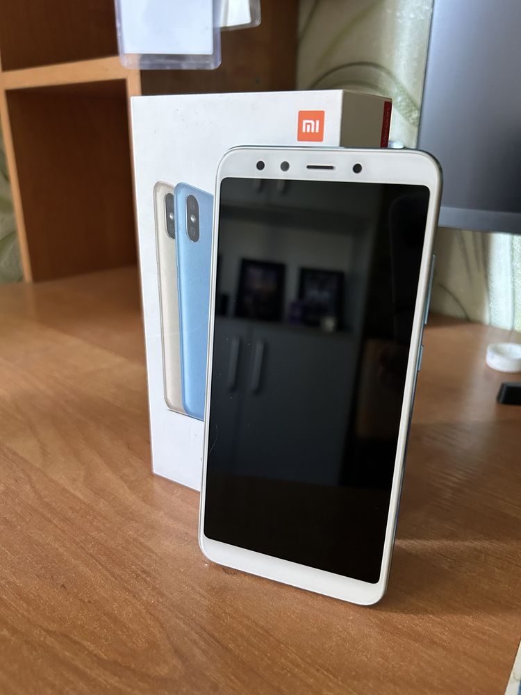 Xiaomi Mi A2, телефон в хорошем состоянии, всё отлично работает.