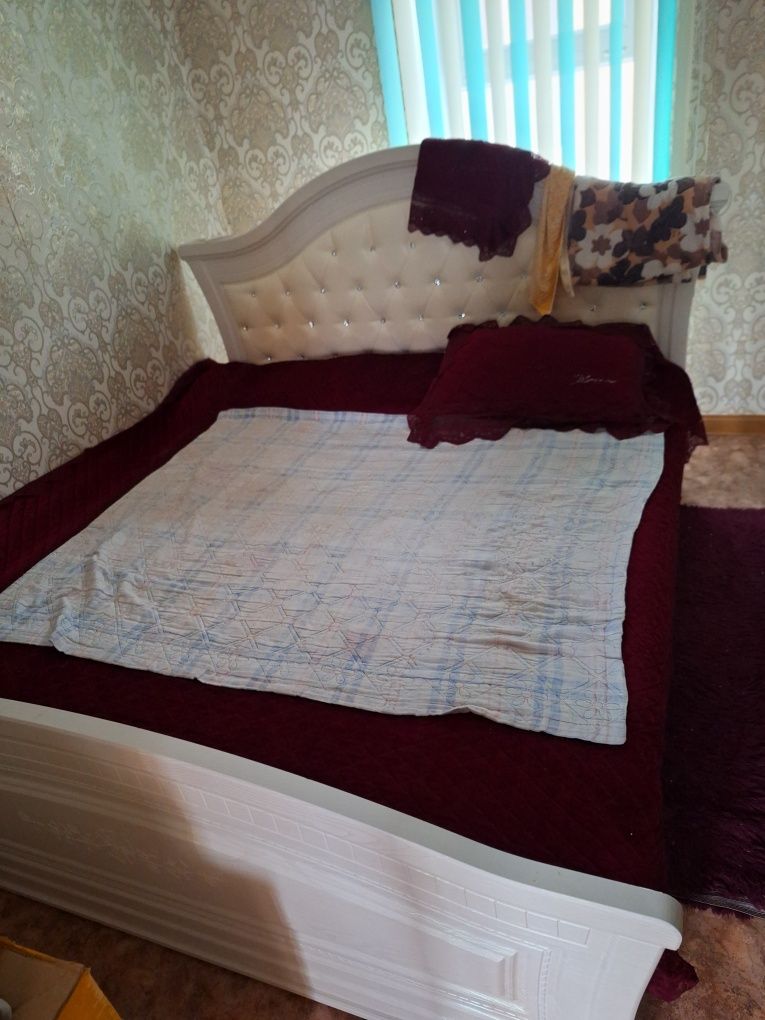Продам кроват красивий
