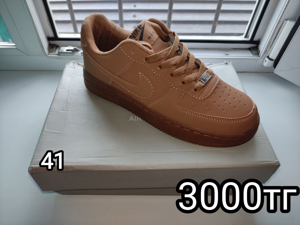 Кроссовки найк продам