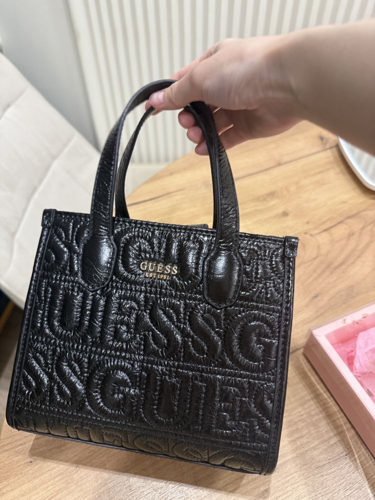 Черная сумка guess