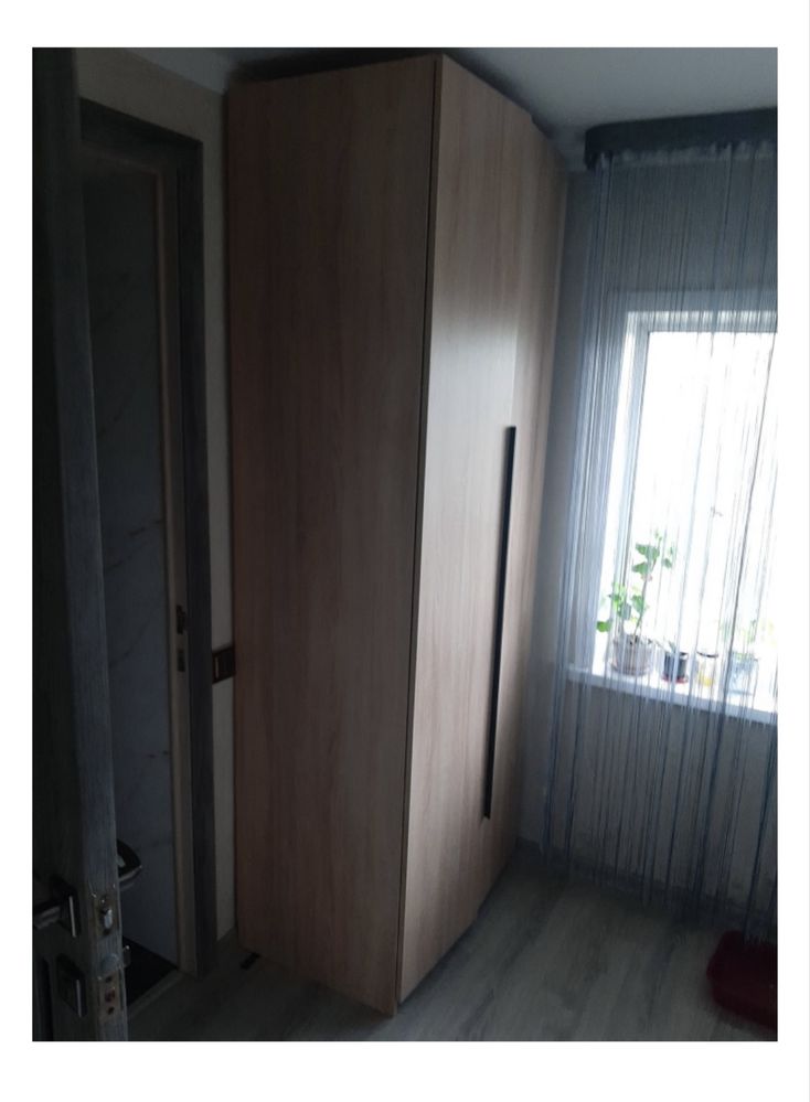 Продам распашной шкаф 80*220