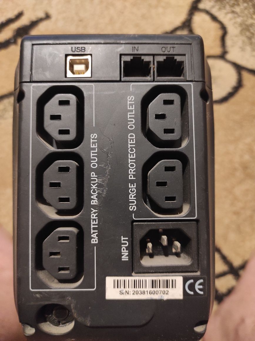 Источник бесперебойного питания UPS