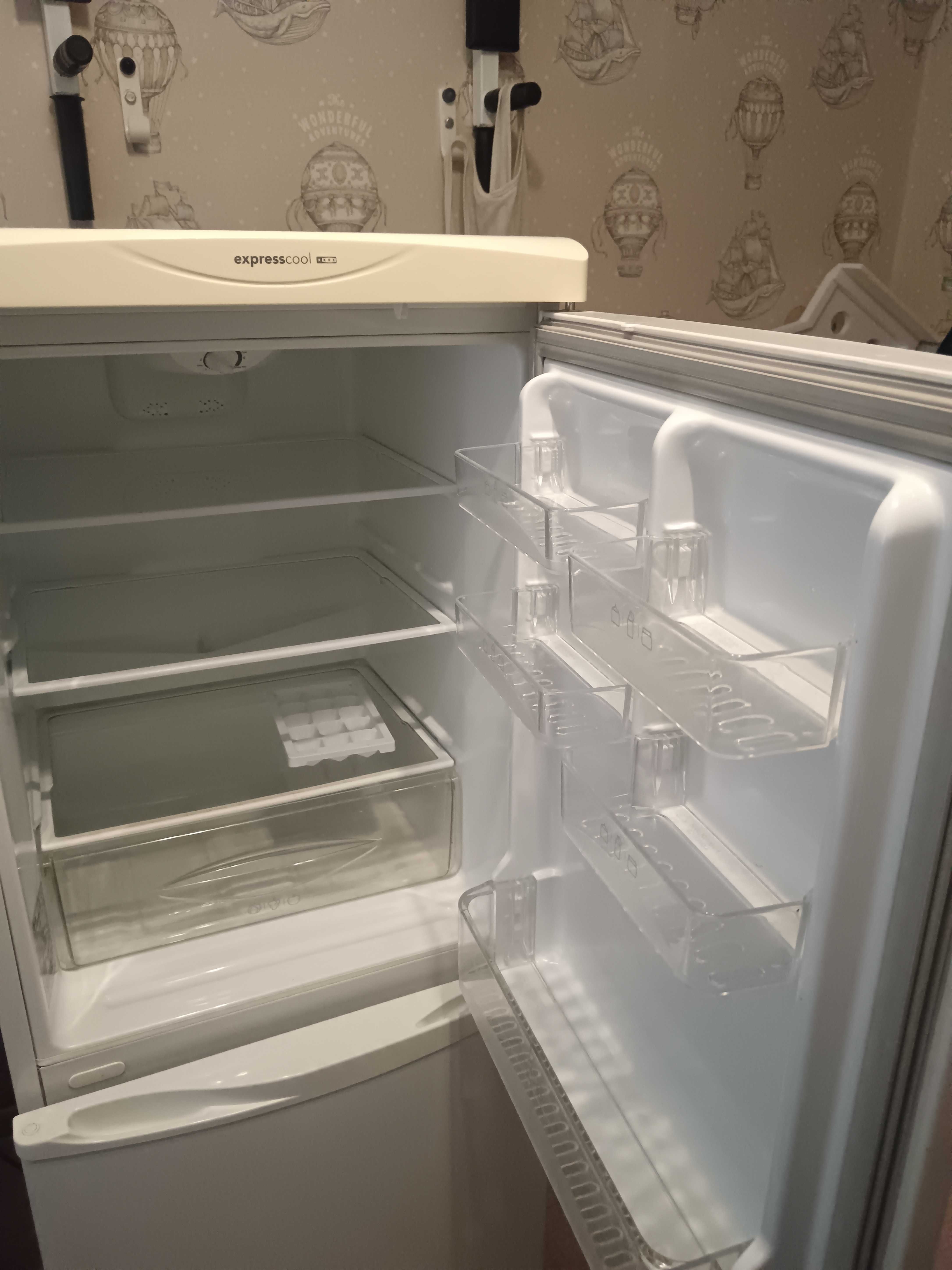 Продам недорого хороший холодильник