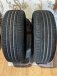 Пара шин Kumho, пробег менее 10к, одна с саморезом.