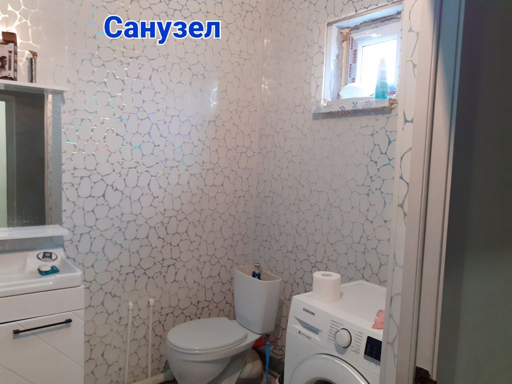Продается 4-комнат частный дом
дом в самом Геологе. Магазины,
полик