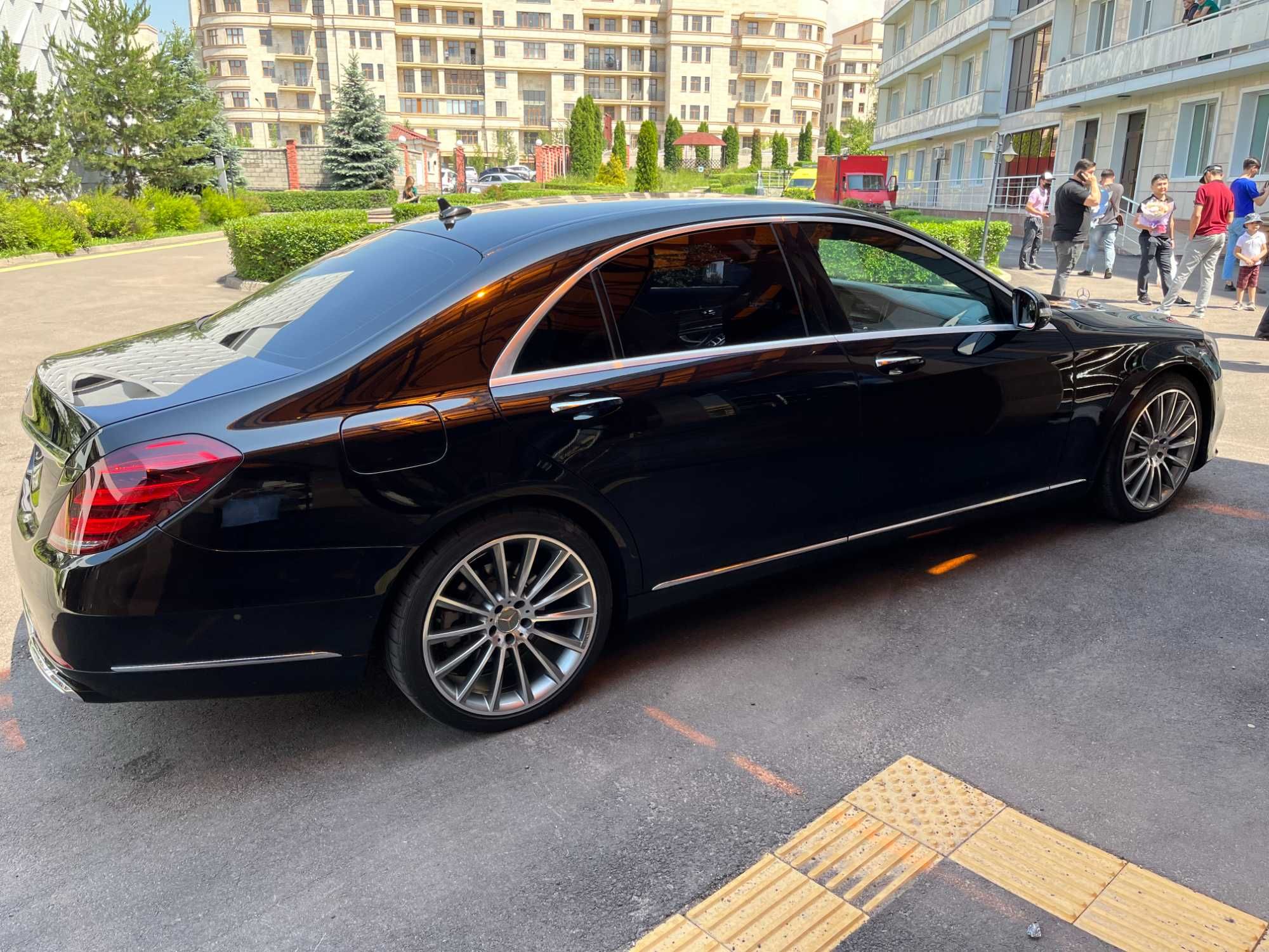 222 , 221 , С ВОДИТЕЛЕМ  Аренда Прокат Авто г. Алматы.