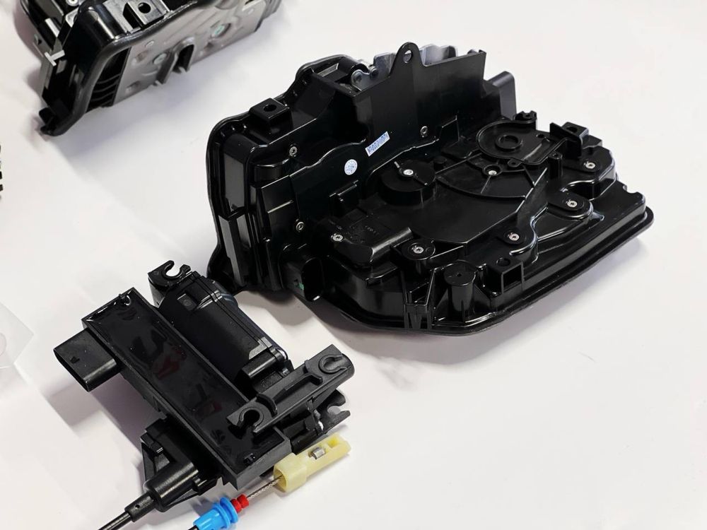 Доводчики дверей BMW BMDX014 G30 G31 G38 G12 F45 F15 G01 G05 F39