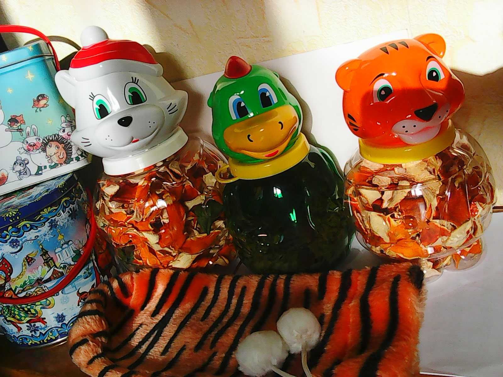 Ёлочные игрушки ретро, подарки и другое