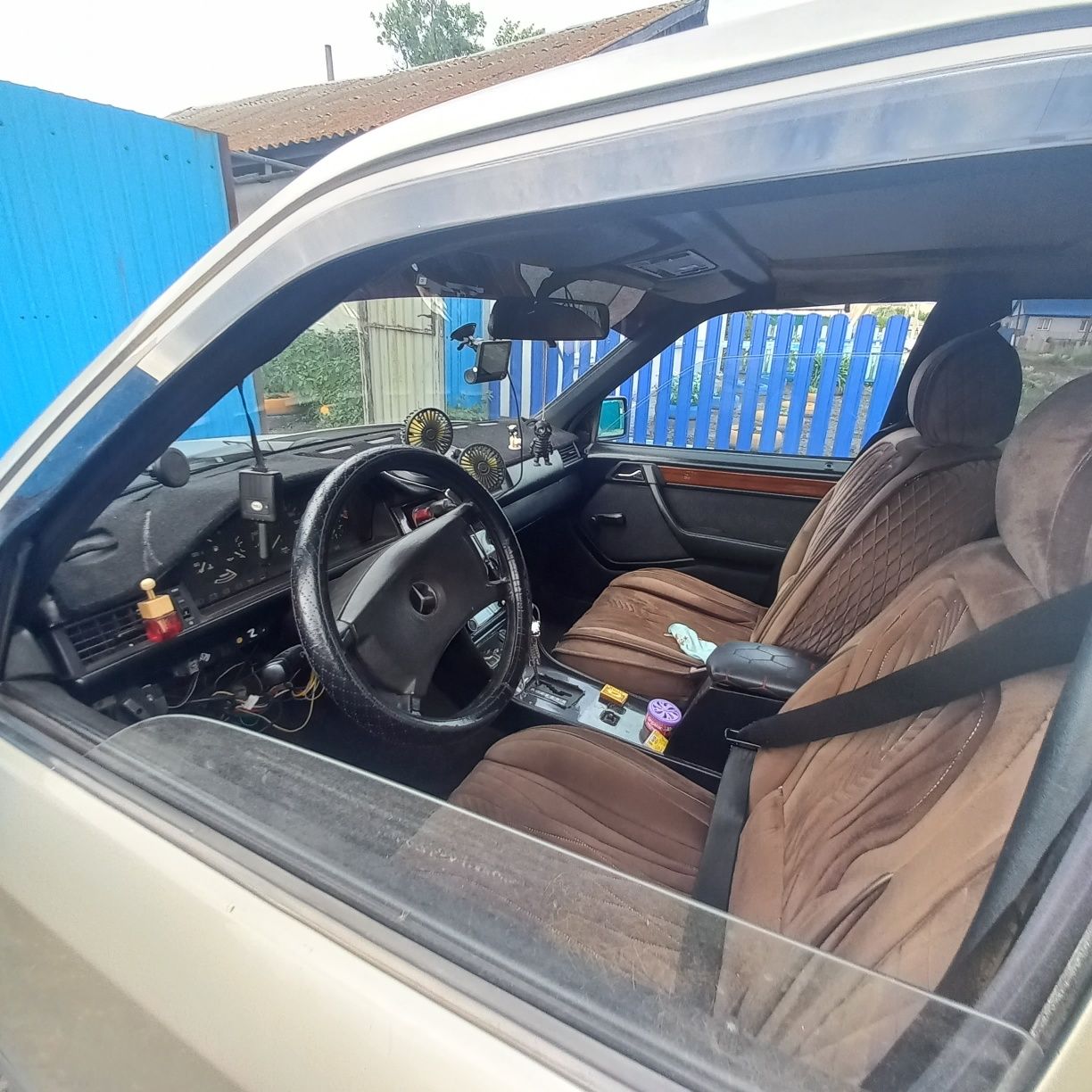 Продам мерседес 124 ешка