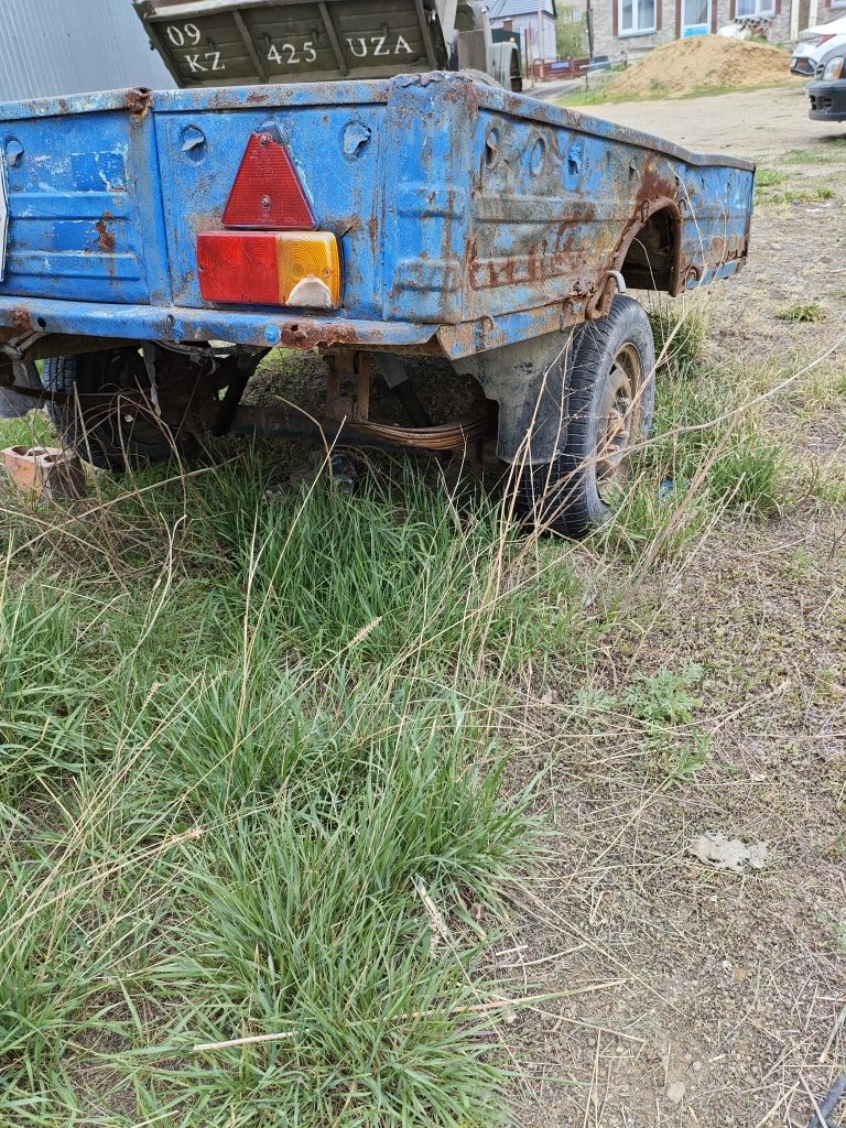 прицеп для лекового автомобиля