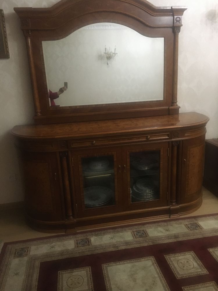 Комод с зеркалом