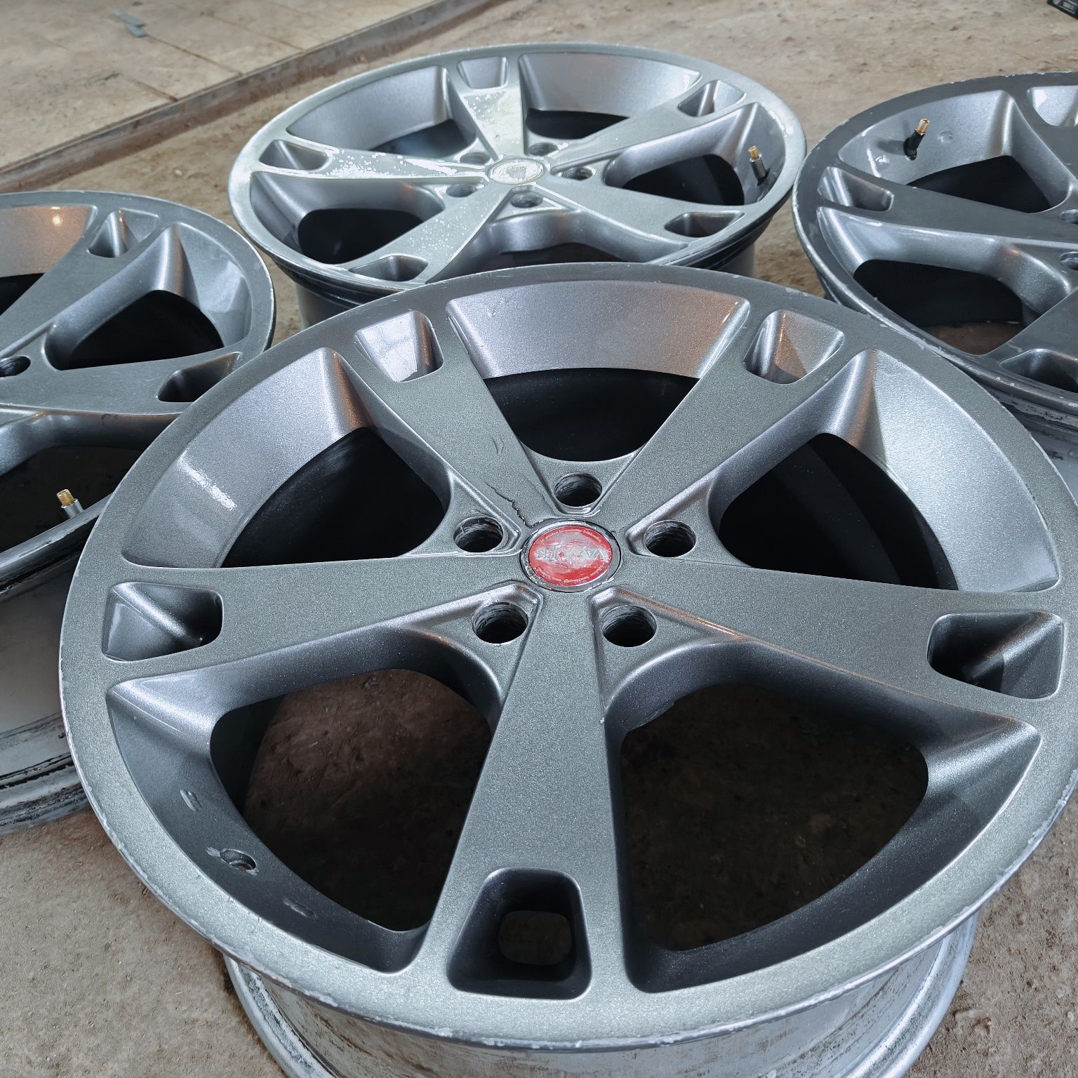 R19 PCD 5*114,3 Комплект легкосплавных дисков