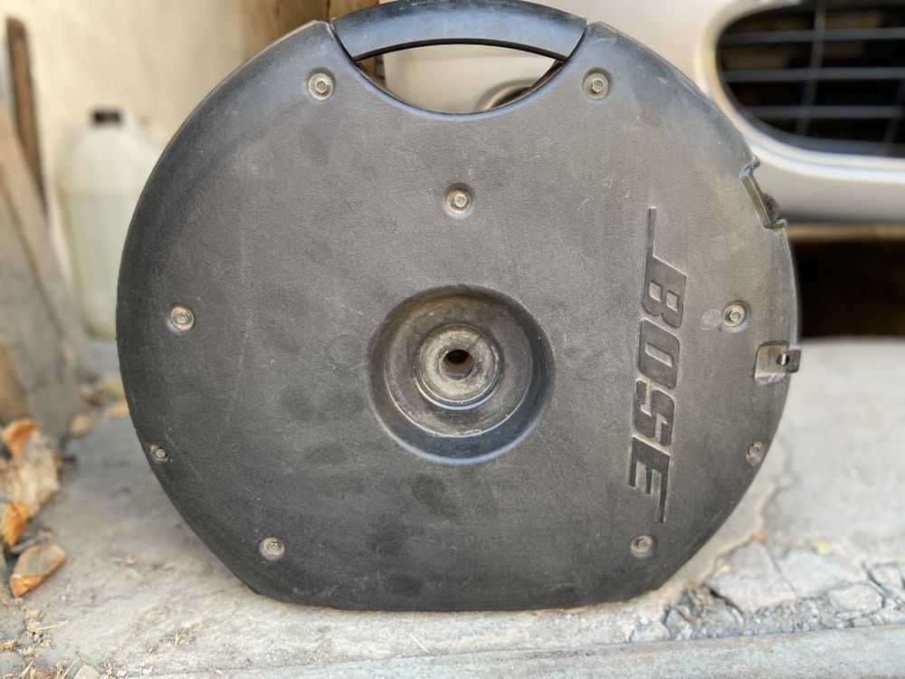 Продам штатный сабвуфер BOSE