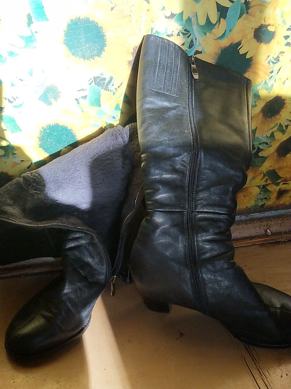 Продам зимние женские сапоги