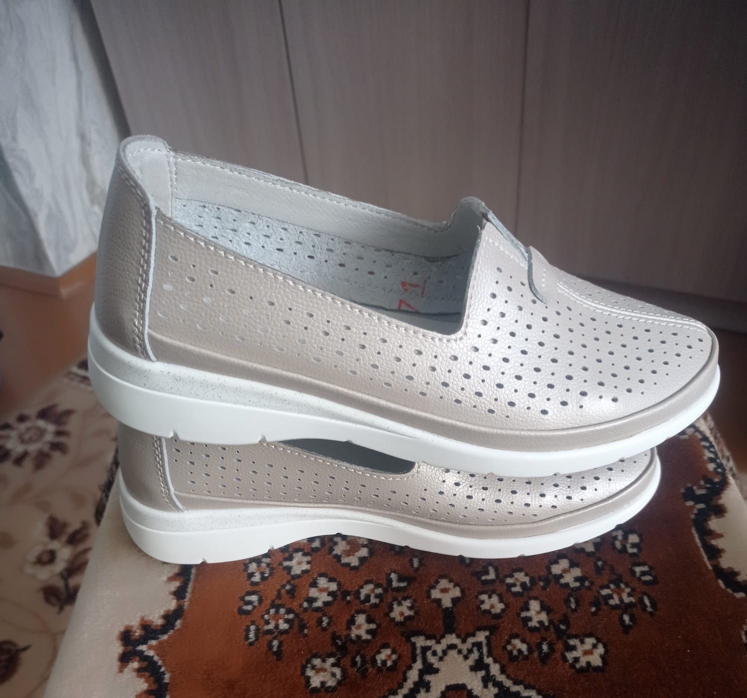 Продам СРОЧНО мокасины новые 36 р-р.
